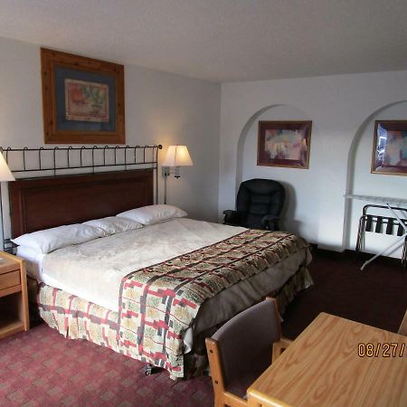 North Country Inn & Suites Mandan Экстерьер фото