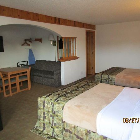 North Country Inn & Suites Mandan Экстерьер фото